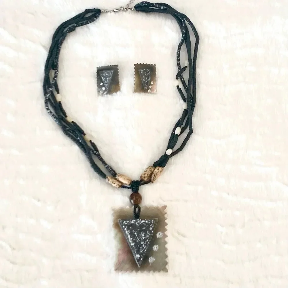 Shell Necklace and‎ Earrings Set NWOT